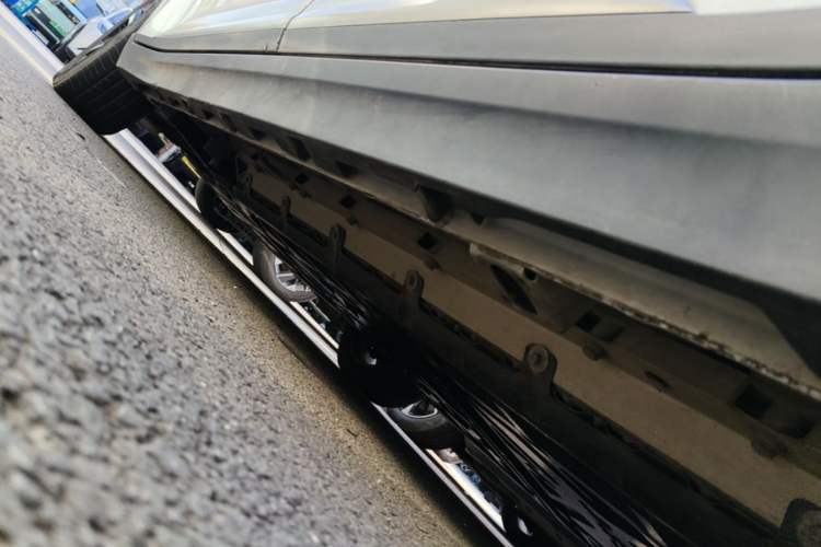 Used AION Y 2022 Plus 70 Smart Edition Left Side Sill