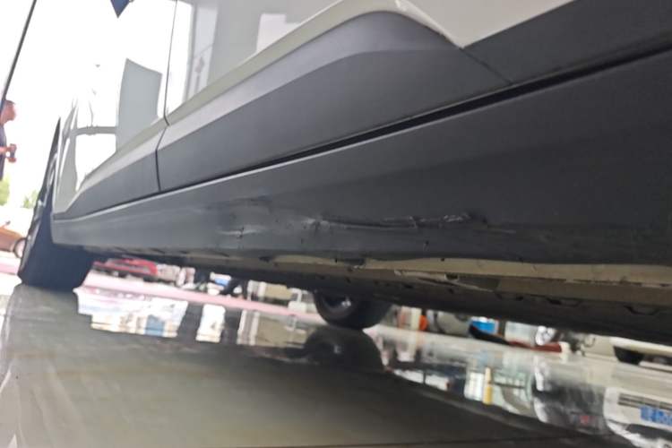 Used AION Y 2022 70 Intelligent Edition Lithium Iron Phosphate Left Side Sill