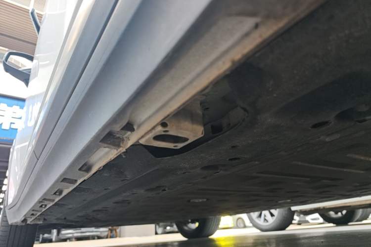 Used AION Y 2022 Plus 70 Tech Edition Left Side Sill