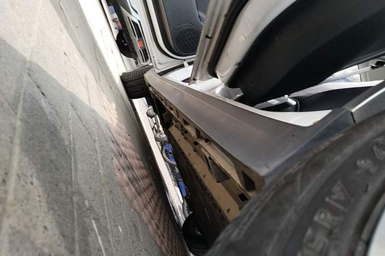Used AION Y 2022 Plus 70 Smart Edition Left Side Sill
