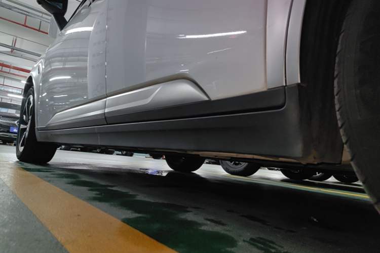 Used AION Y 2022 Plus 70 Smart Edition Left Side Sill