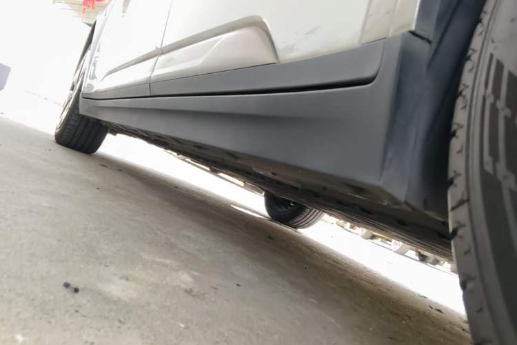 Used AION Y 2022 Plus 70 Enjoy Edition Left Side Sill