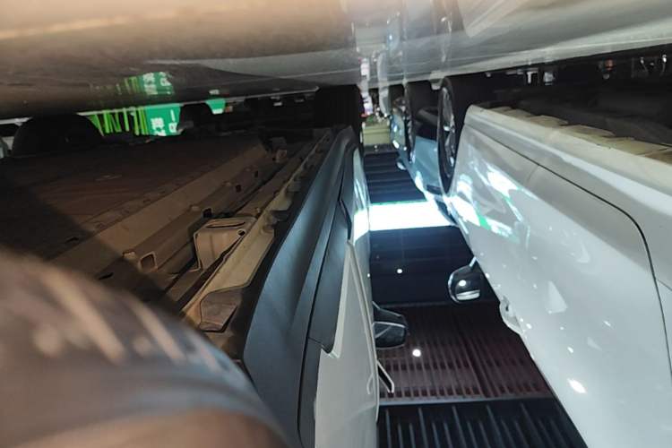Used AION Y 2022 Plus 70 Smart Edition Left Side Sill