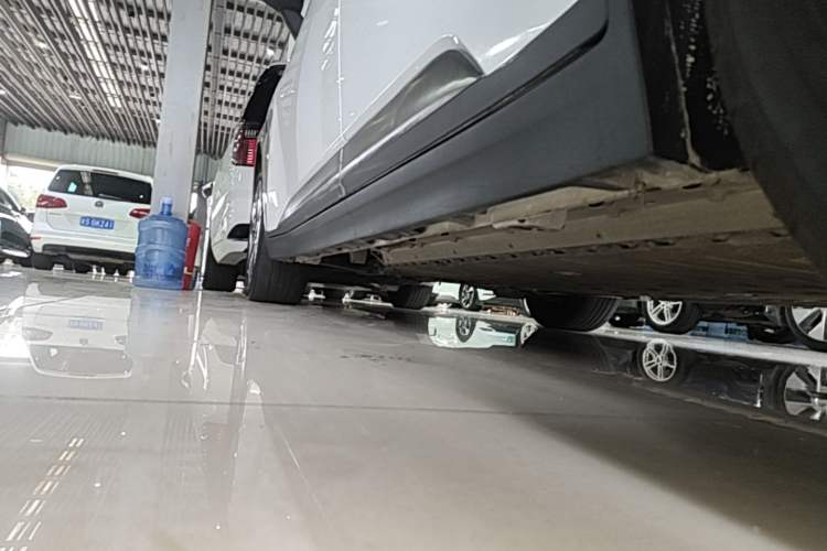 Used AION Y 2022 Plus 70 Enjoy Edition Left Side Sill