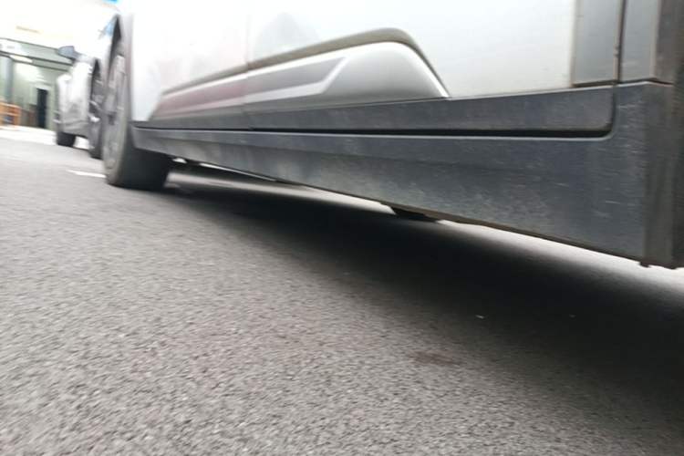 Used AION Y 2022 Plus 70 Enjoy Edition Left Side Sill