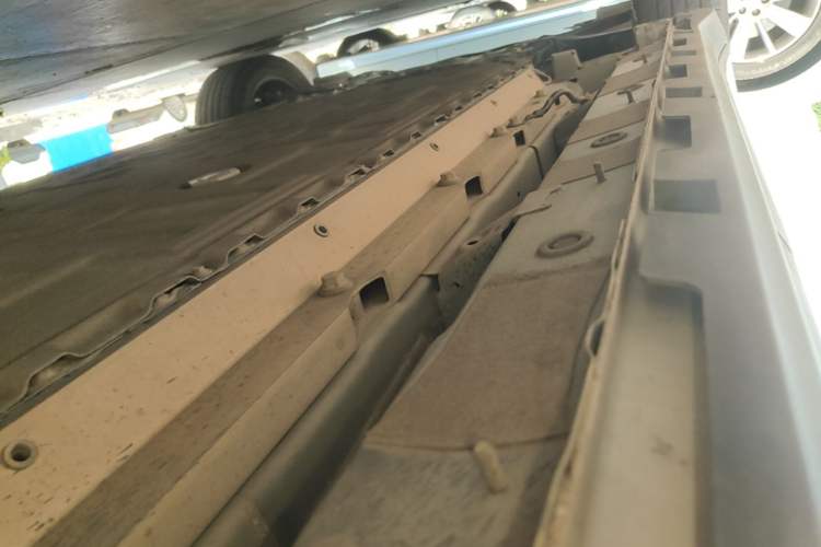 Used AION Y 2022 Plus 70 Enjoy Edition Left Side Sill