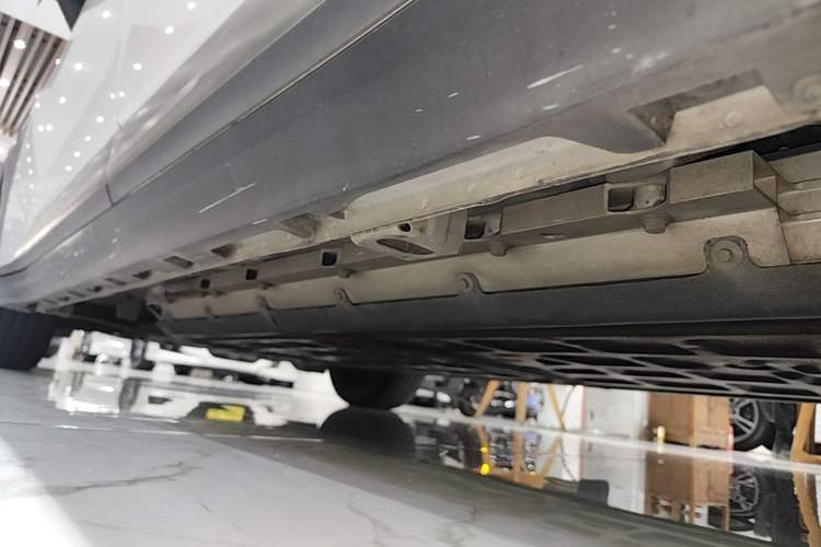 Used AION Y 2022 Plus 70 Enjoy Edition Left Side Sill