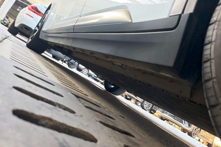 Used AION Y 2022 Plus 70 Smart Edition Left Side Sill