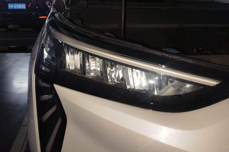 Used AION Y 2022 70 Intelligent Edition Lithium Iron Phosphate Right Front Headlight