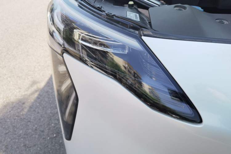 Used AION Y 2022 Plus 70 Smart Edition Right Front Headlight