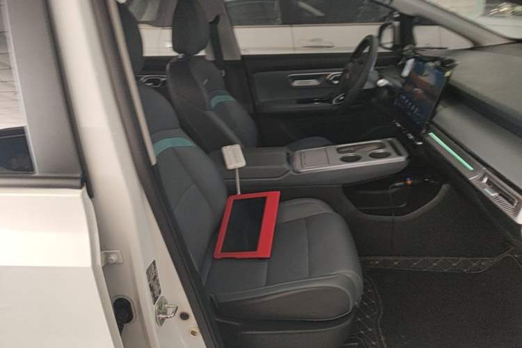 Used AION Y 2022 Plus 70 Smart Edition Right Front Seat