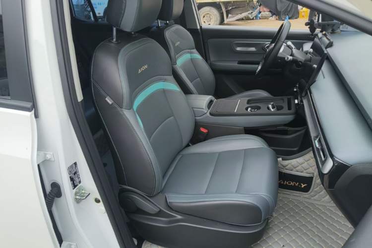 Used AION Y 2022 Plus 70 Smart Edition Right Front Seat