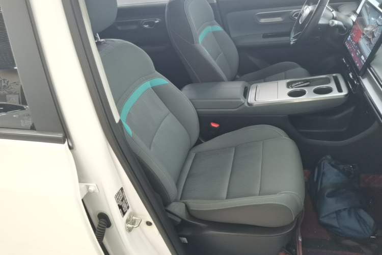 Used AION Y 2022 Plus 80 Enjoy Edition Right Front Seat