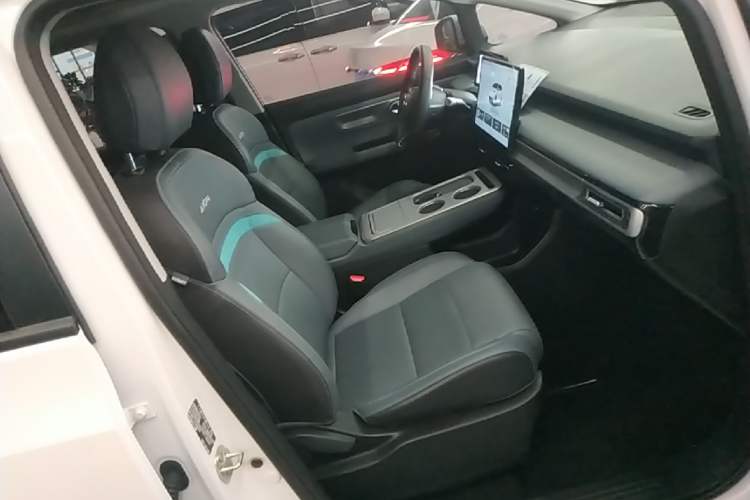 Used AION Y 2022 Plus 70 Smart Edition Right Front Seat