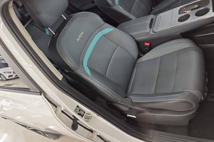Used AION Y 2022 Plus 70 Smart Edition Right Front Seat