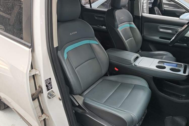 Used AION Y 2022 Plus 70 Tech Edition Right Front Seat