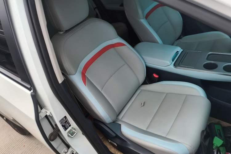 Used AION Y 2022 Plus 70 Smart Edition Right Front Seat
