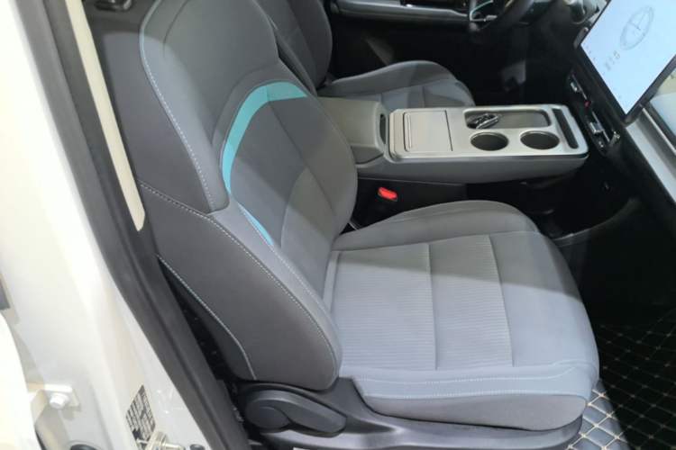 Used AION Y 2022 Plus 70 Smart Edition Right Front Seat