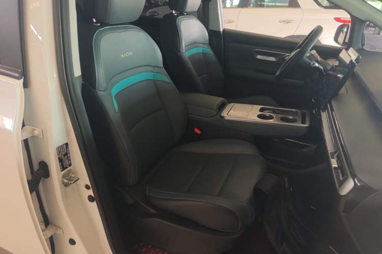 Used AION Y 2022 Plus 70 Smart Edition Right Front Seat