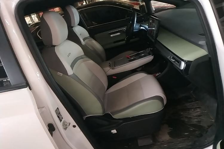 Used AION Y 2022 Plus 70 Smart Edition Right Front Seat