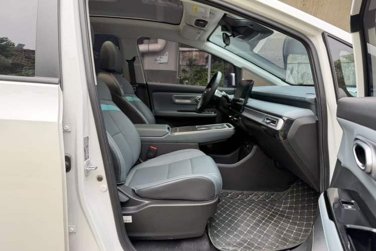 Used AION Y 2022 Plus 70 Smart Edition Right Front Seat