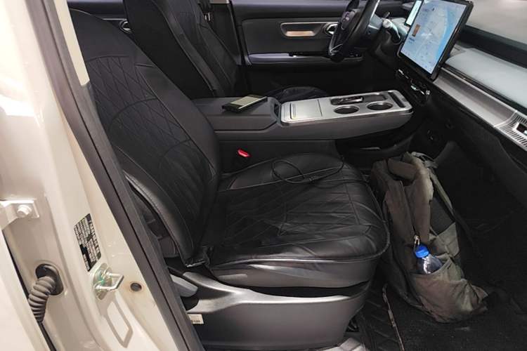 Used AION Y 2022 Plus 70 Enjoy Edition Right Front Seat