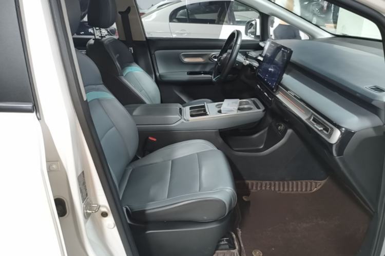 Used AION Y 2022 Plus 70 Tech Edition Right Front Seat