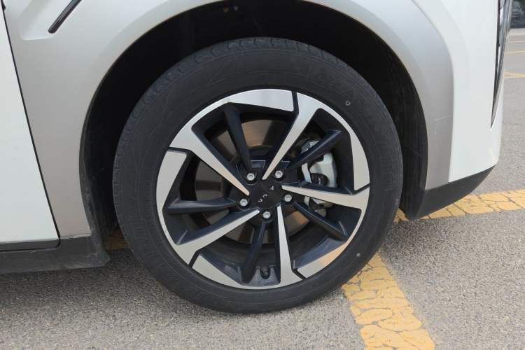 Used AION Y 2022 Plus 70 Smart Edition Right Front Wheel Hub