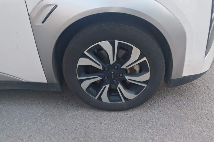 Used AION Y 2022 Plus 70 Enjoy Edition Right Front Wheel Hub