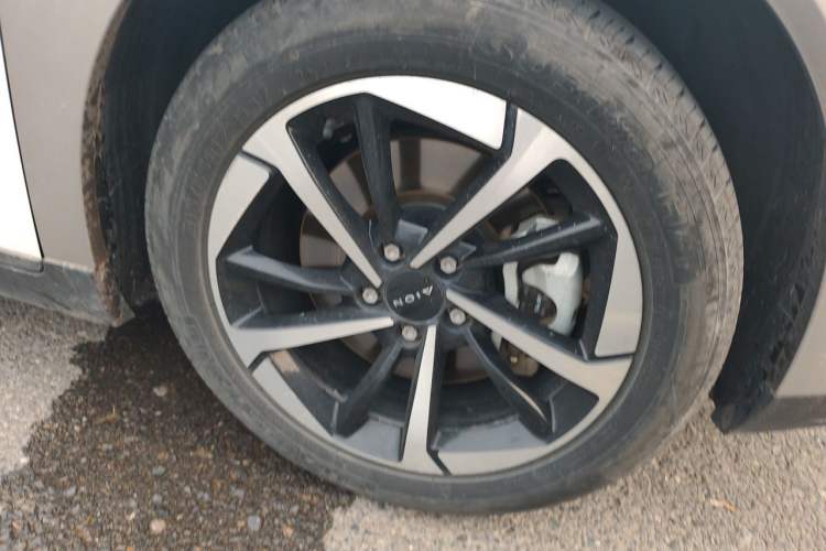 Used AION Y 2022 Plus 70 Smart Edition Right Front Wheel Hub