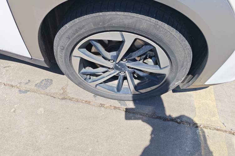 Used AION Y 2022 Plus 70 Smart Edition Right Front Wheel Hub