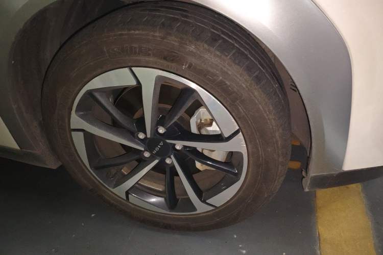 Used AION Y 2022 Plus 70 Smart Edition Right Front Wheel Hub