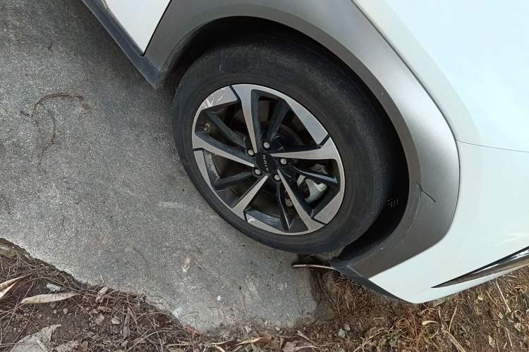 Used AION Y 2022 70 Intelligent Driving Version Lithium Iron Phosphate Right Front Wheel Hub