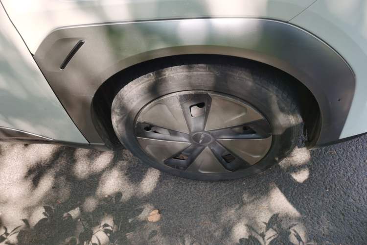 Used AION Y 2022 Plus 70 Enjoy Edition Right Front Wheel Hub