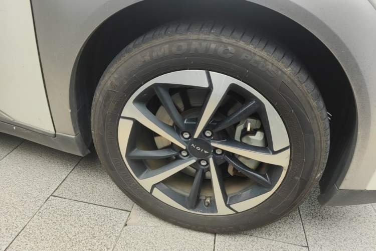 Used AION Y 2022 Plus 70 Smart Edition Right Front Wheel Hub