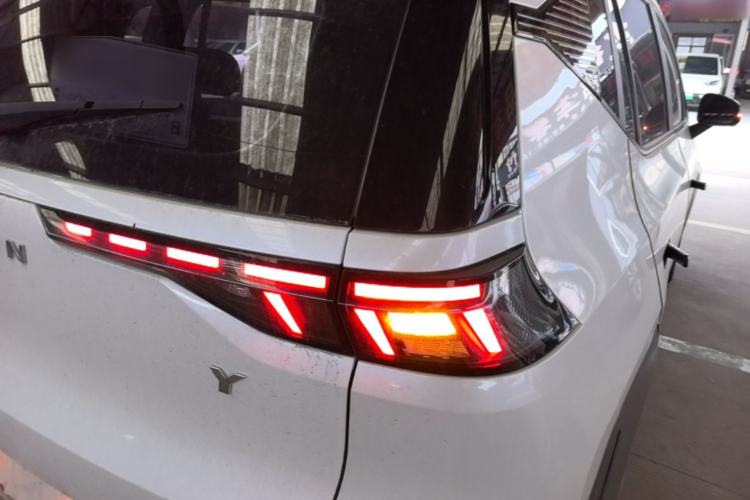 Used AION Y 2022 70 Tech Edition Lithium Iron Phosphate Right Rear Taillight