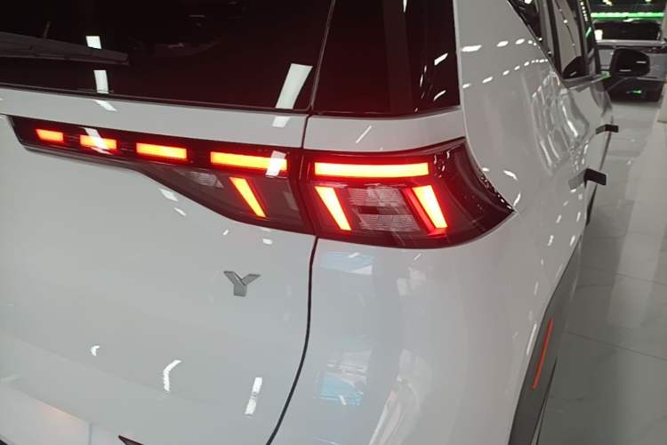 Used AION Y 2022 70 Tech Edition Lithium Iron Phosphate Right Rear Taillight