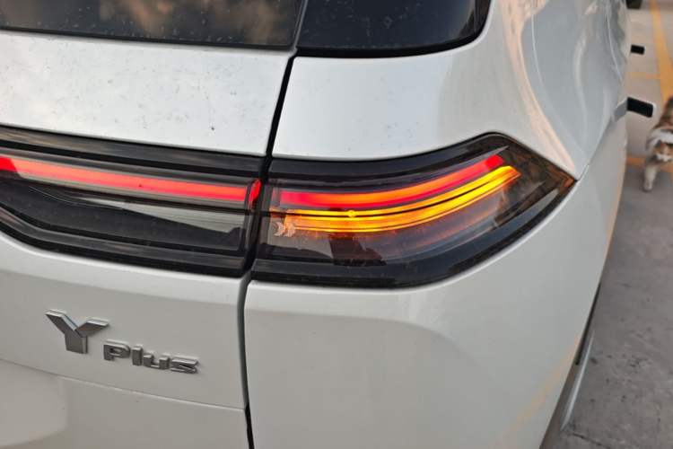Used AION Y 2022 Plus 70 Smart Edition Right Rear Taillight