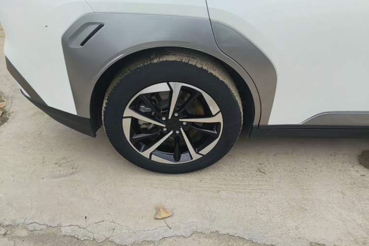 Used AION Y 2022 Plus 70 Smart Edition Right Rear Wheel Hub
