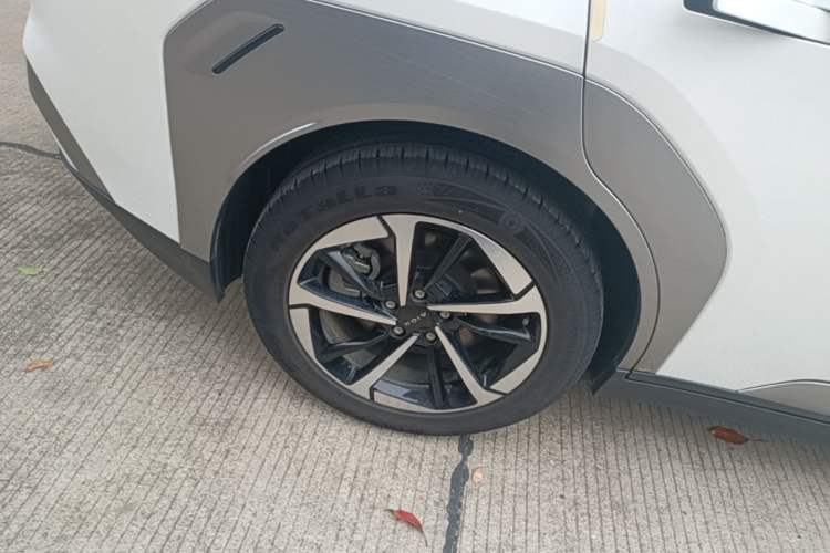 Used AION Y 2022 Plus 70 Smart Edition Right Rear Wheel Hub