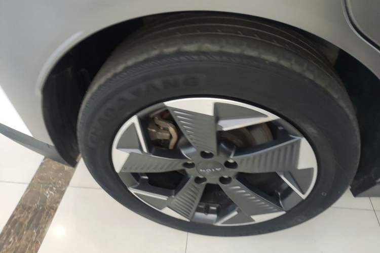 Used AION Y 2022 70 Intelligent Edition Lithium Iron Phosphate Right Rear Wheel Hub