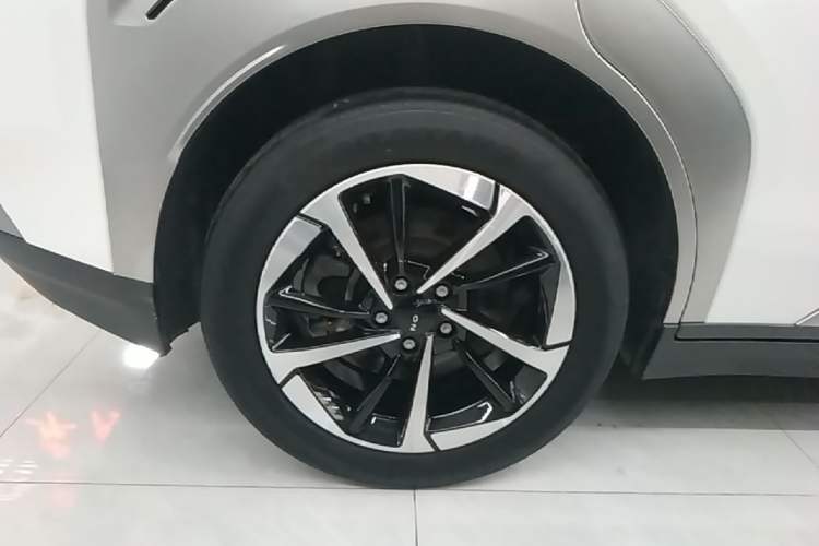 Used AION Y 2022 Plus 70 Smart Edition Right Rear Wheel Hub