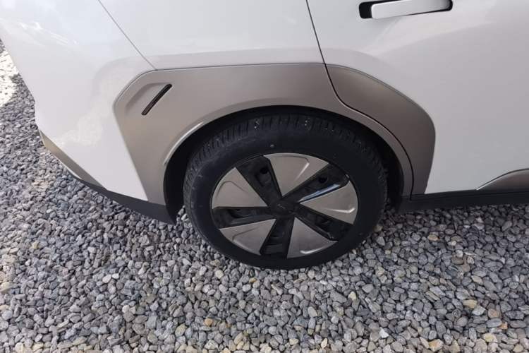 Used AION Y 2022 Plus 70 Smart Edition Right Rear Wheel Hub