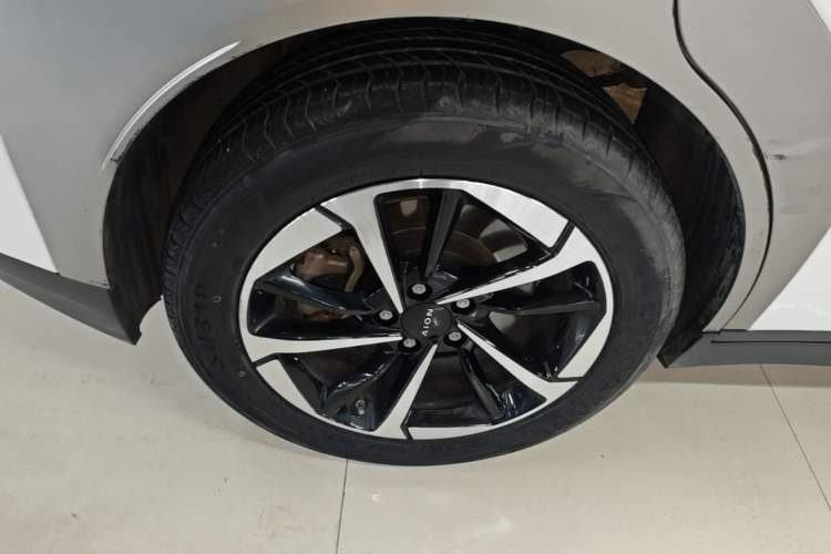 Used AION Y 2022 Plus 70 Smart Edition Right Rear Wheel Hub