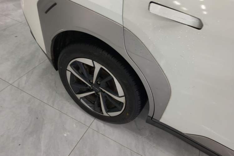 Used AION Y 2022 Plus 70 Smart Edition Right Rear Wheel Hub