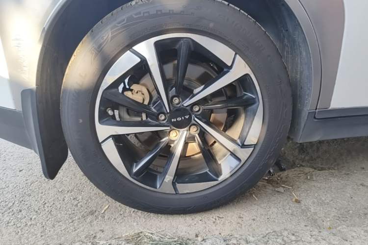 Used AION Y 2022 Plus 70 Smart Edition Right Rear Wheel Hub