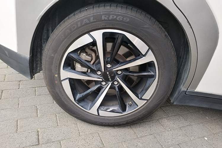 Used AION Y 2022 Plus 70 Smart Edition Right Rear Wheel Hub