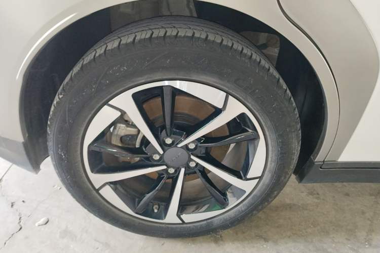 Used AION Y 2022 Plus 70 Smart Edition Right Rear Wheel Hub