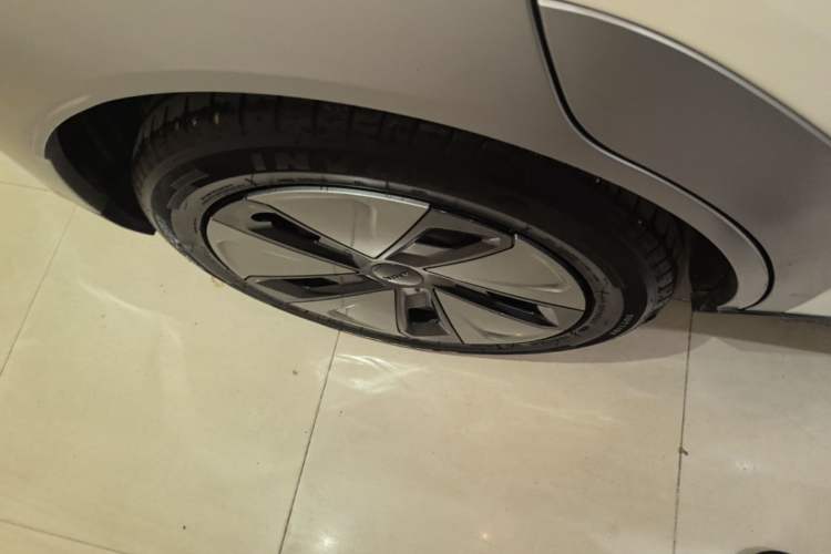 Used AION Y 2022 Plus 70 Smart Edition Right Rear Wheel Hub