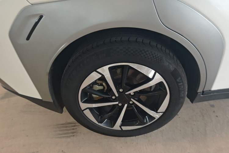 Used AION Y 2022 Plus 70 Smart Edition Right Rear Wheel Hub